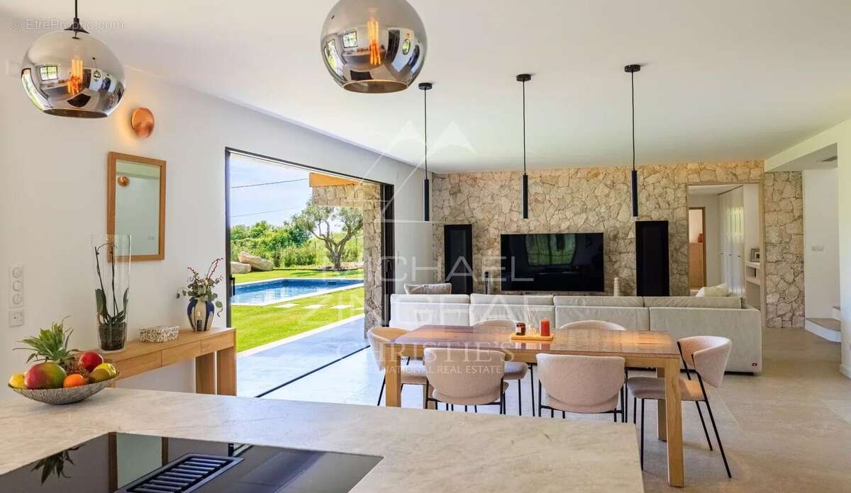 Maison à TOURRETTES-SUR-LOUP