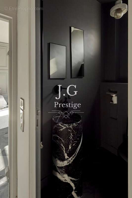 Appartement à PARIS-7E