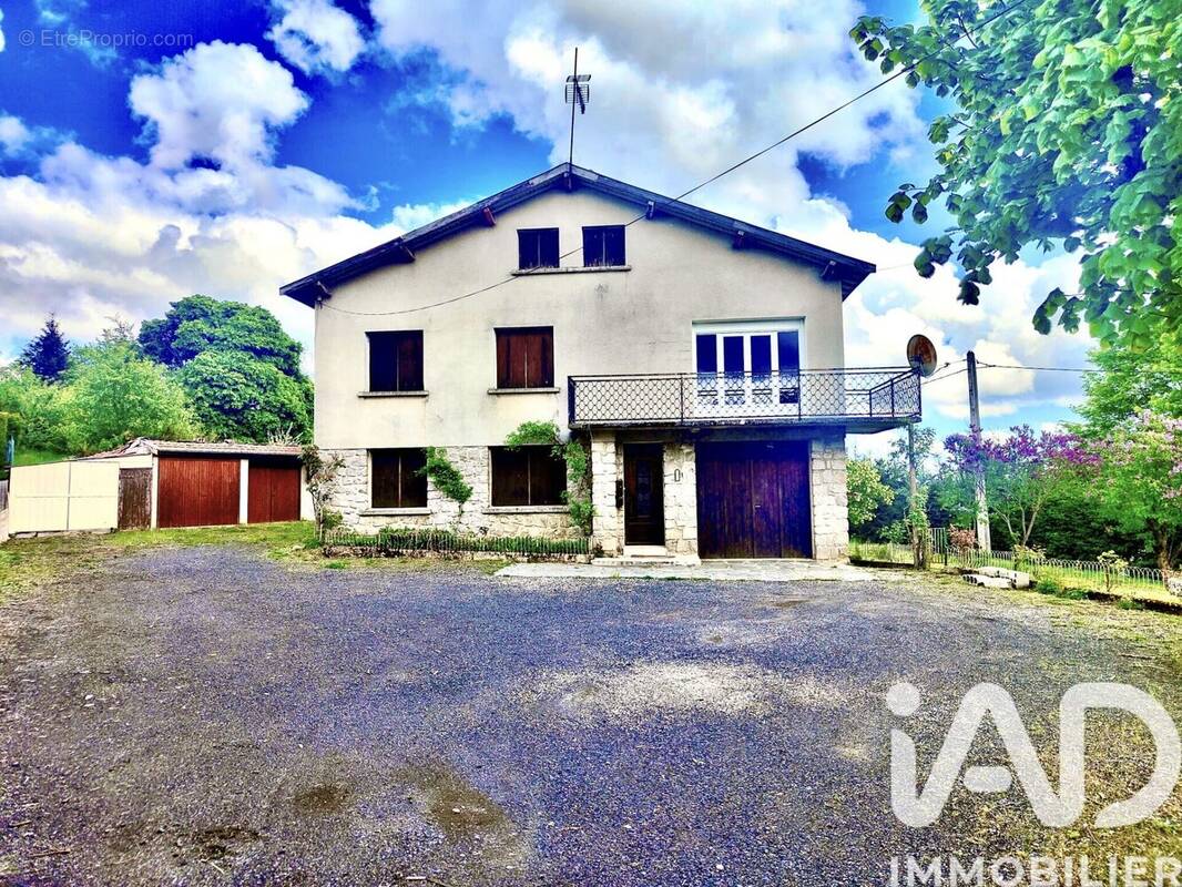 Photo 1 - Maison à SAINT-AGREVE