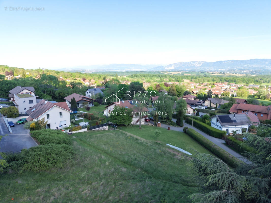 Terrain à PERON