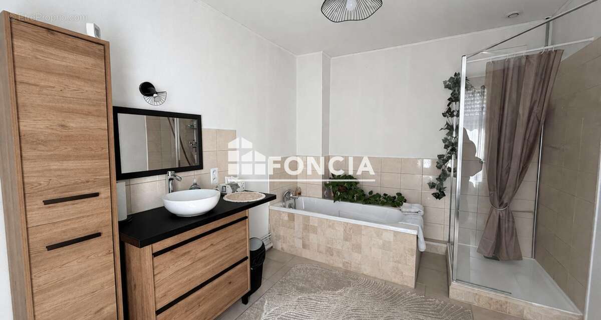 Maison avec jardin et garage - entièrement rénovée - confort de plain-pied - photo 3