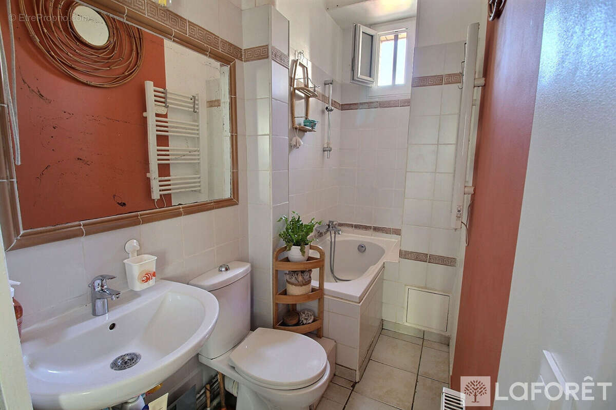 Appartement à LA GARENNE-COLOMBES