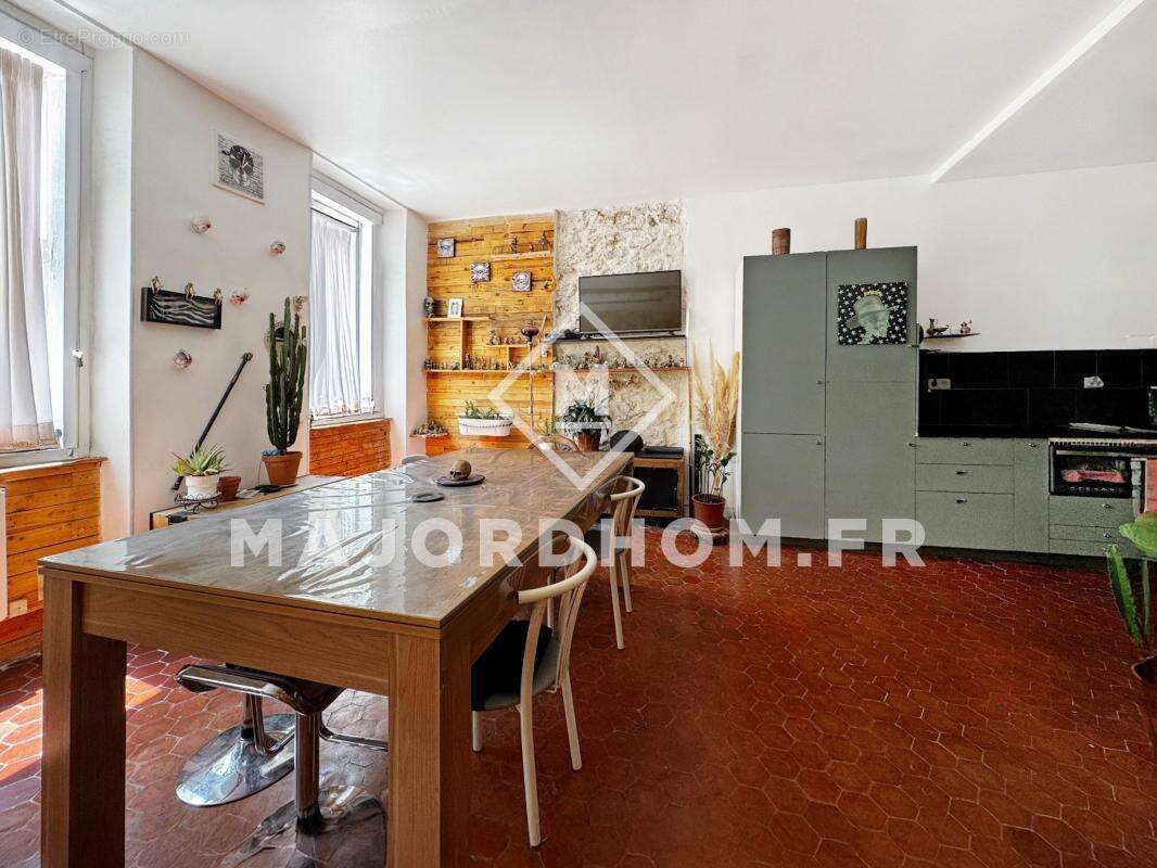 Appartement à MARSEILLE-1E