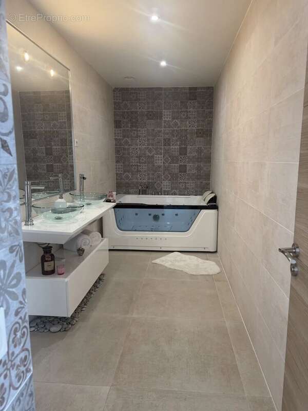 Maison à LE MESNIL-LE-ROI