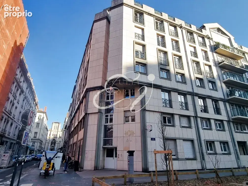 Vente lyon 69007 - studio meuble 19m2  a proximite quais du rhone et universite - photo 10