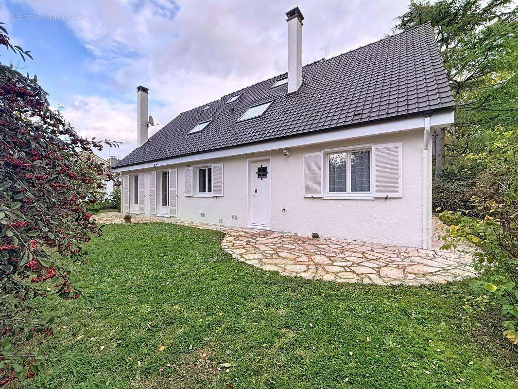 Maison à VOISINS-LE-BRETONNEUX