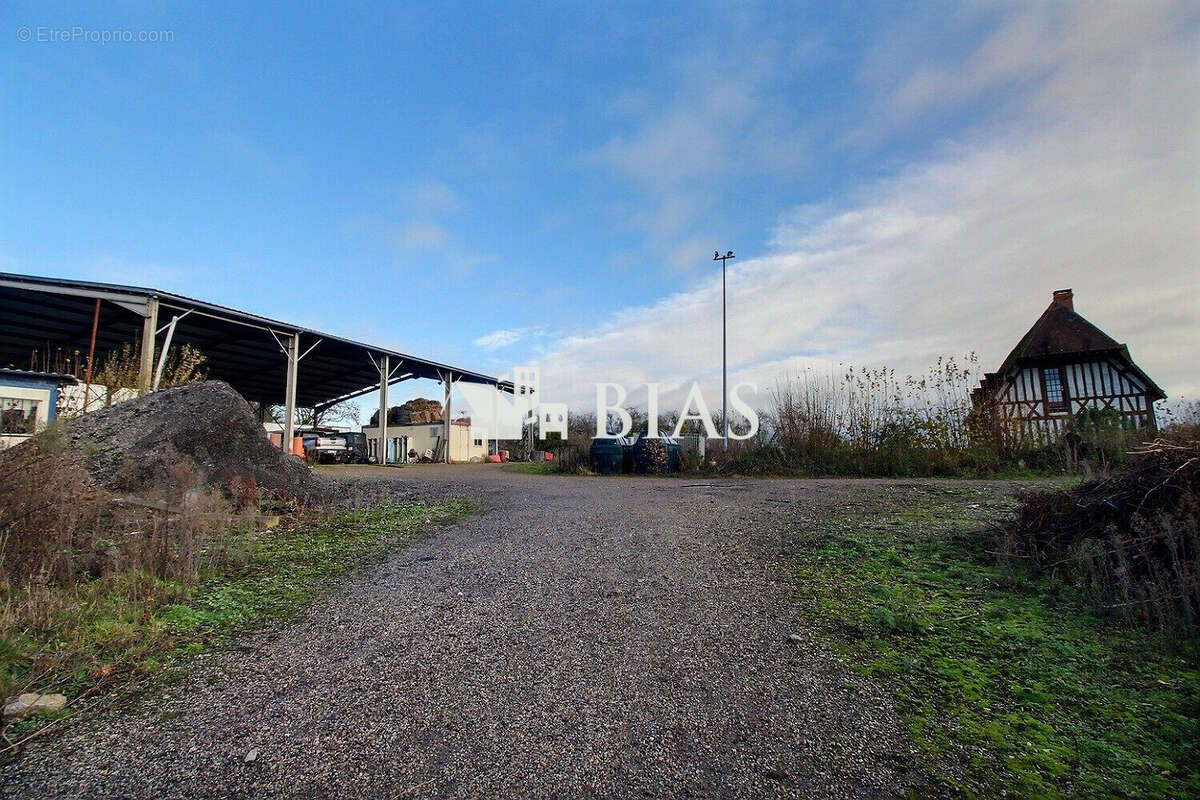 Terrain à PISSY-POVILLE