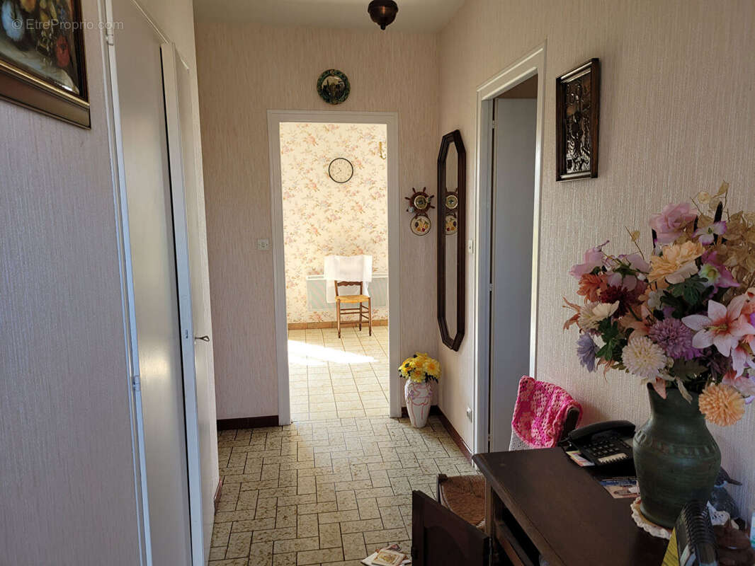SOUS OFFRE - ECHILLAIS - Maison de plain-pied de  80 m² avec garage double et jardin clos - photo 7