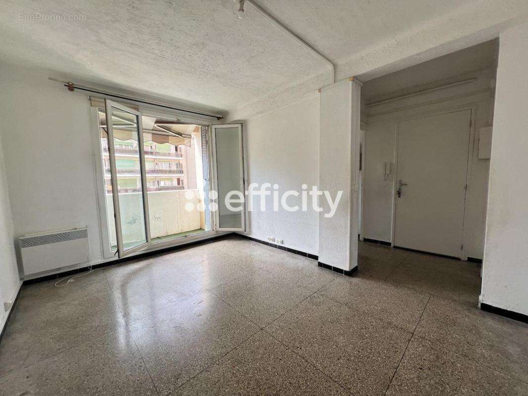 Appartement à MARSEILLE-4E