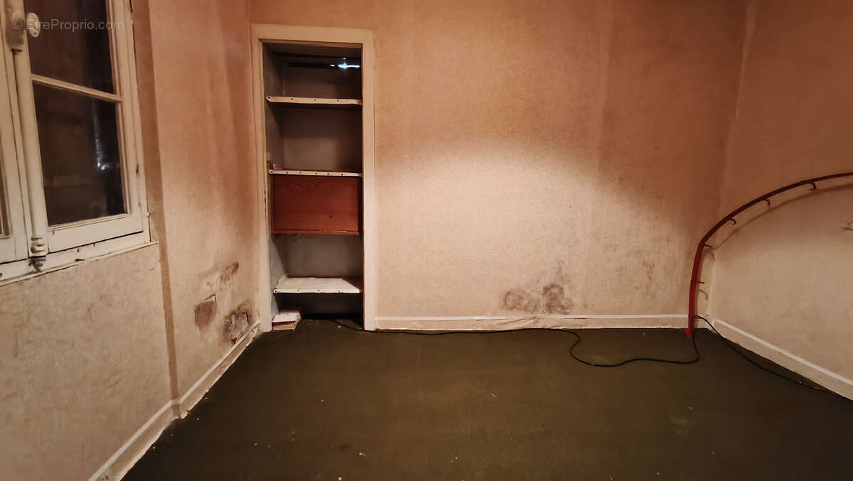 Commerce à SAINT-CHRISTOLY-DE-BLAYE