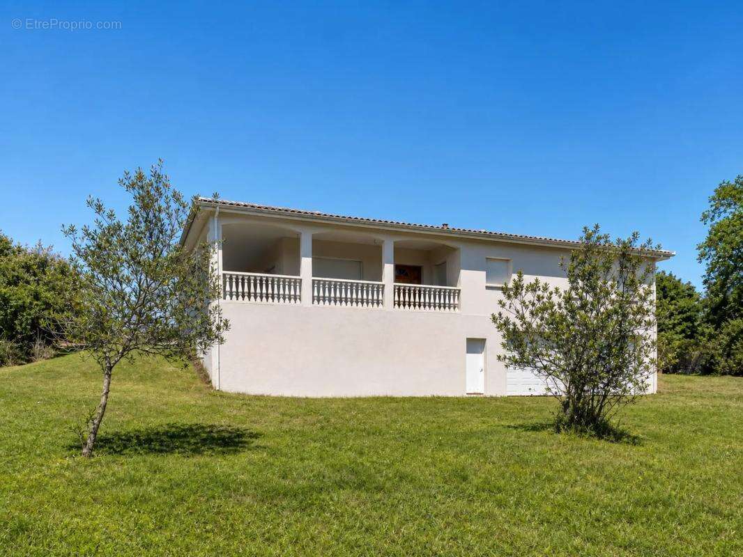 Maison de 5 pièces de 133 m² à Lestelle-de-Saint-Martory - photo 11