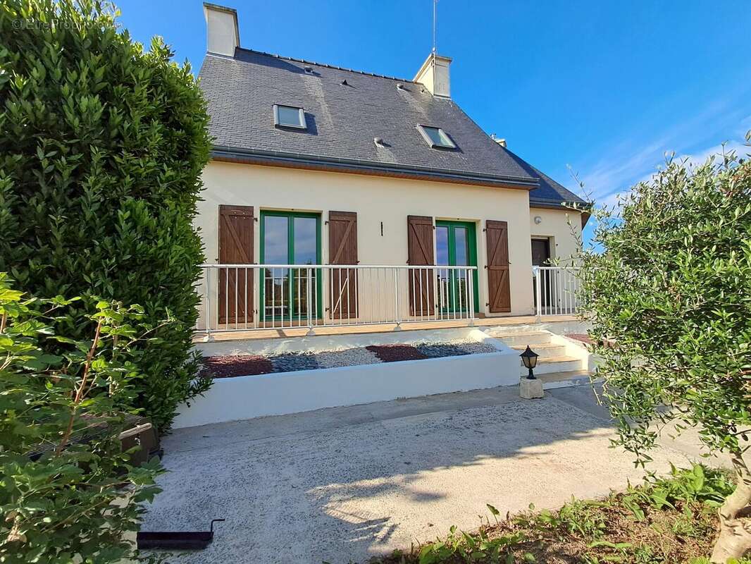 Maison à PLOUGUENAST