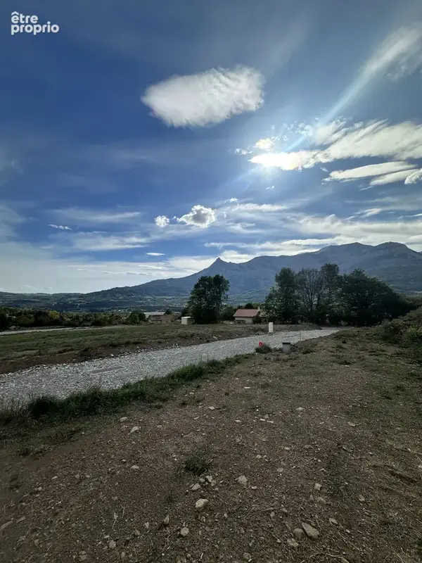 Terrain à SAINT-BONNET-EN-CHAMPSAUR