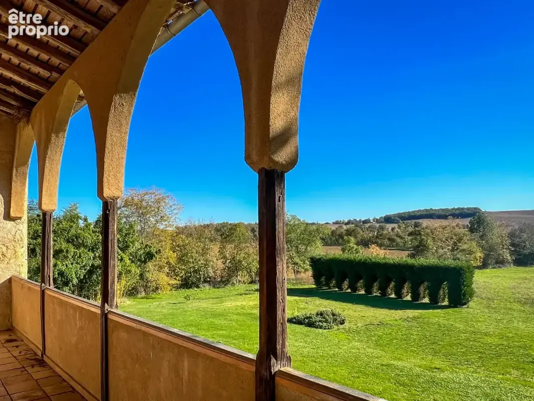 Château gascon du XV° siècle, près de Lectoure, remanié au XVI° dans le goût de la Renaissance italienne - photo 4