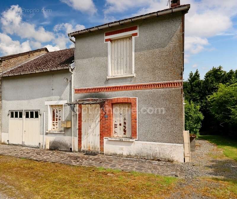 Maison à SAINT-GEORGES-LES-LANDES