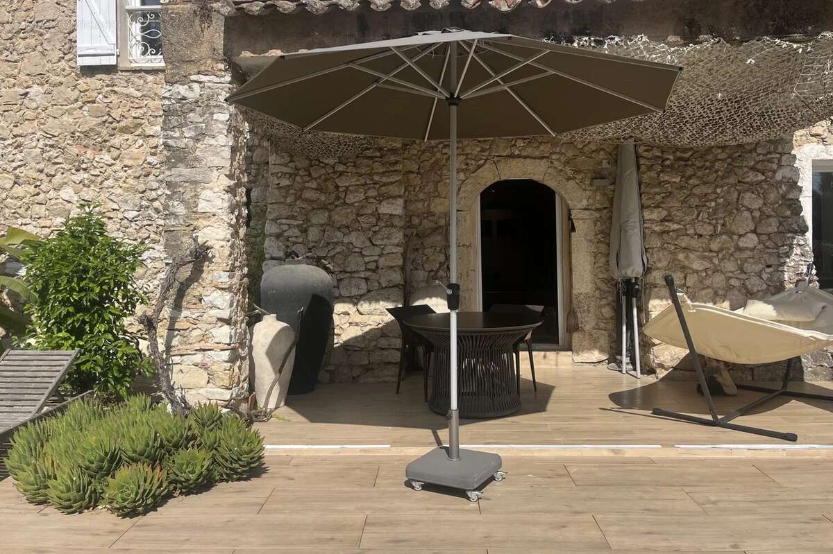 Appartement à ROQUEFORT-LES-PINS
