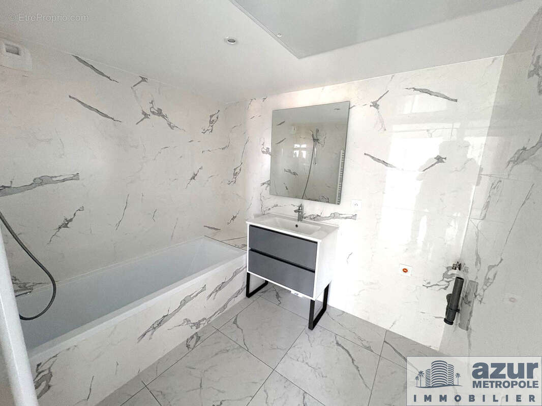 Appartement à SAINT-LAURENT-DU-VAR