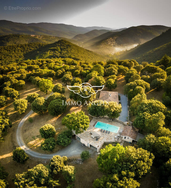 jardin - Maison à SAINT-PONS-DE-THOMIERES