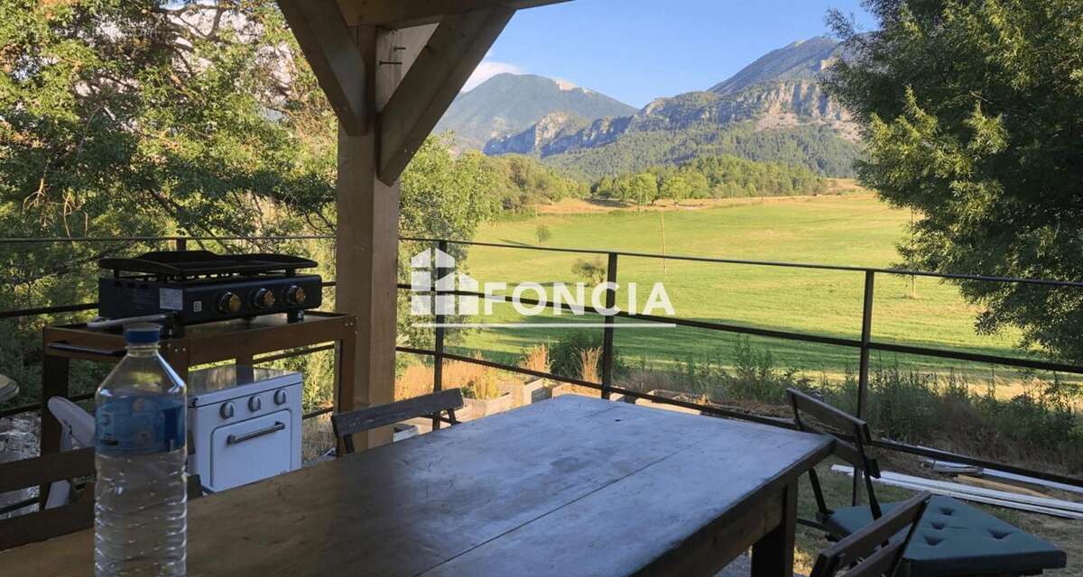 Maison à CHATEAUNEUF-MIRAVAIL