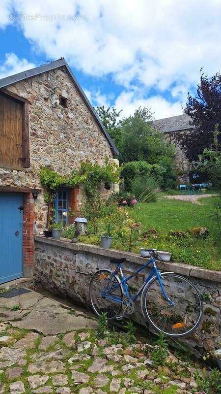 Maison avec jardin et garage à St. Maurice près Pionsat - photo 32