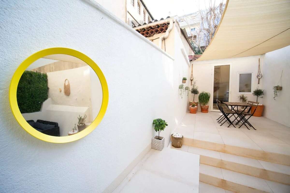 Appartement à MARSEILLE-6E
