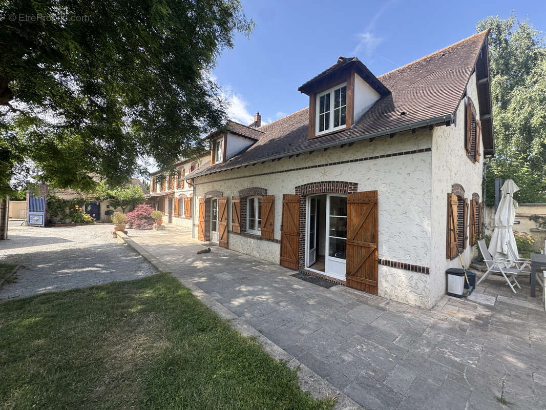 Maison à HOUDAN