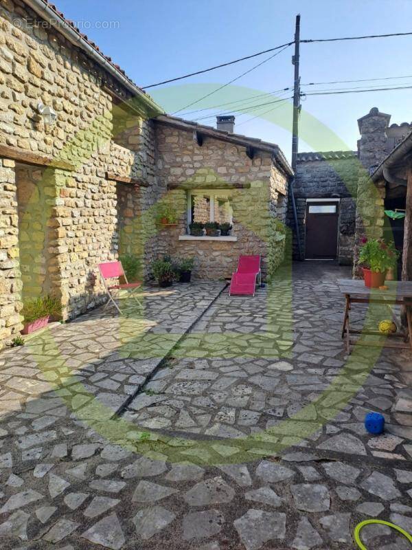 Maison à RUELLE-SUR-TOUVRE