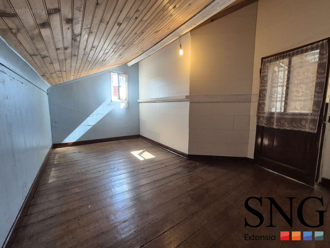 Maison 91 m² à Greges  - photo 4