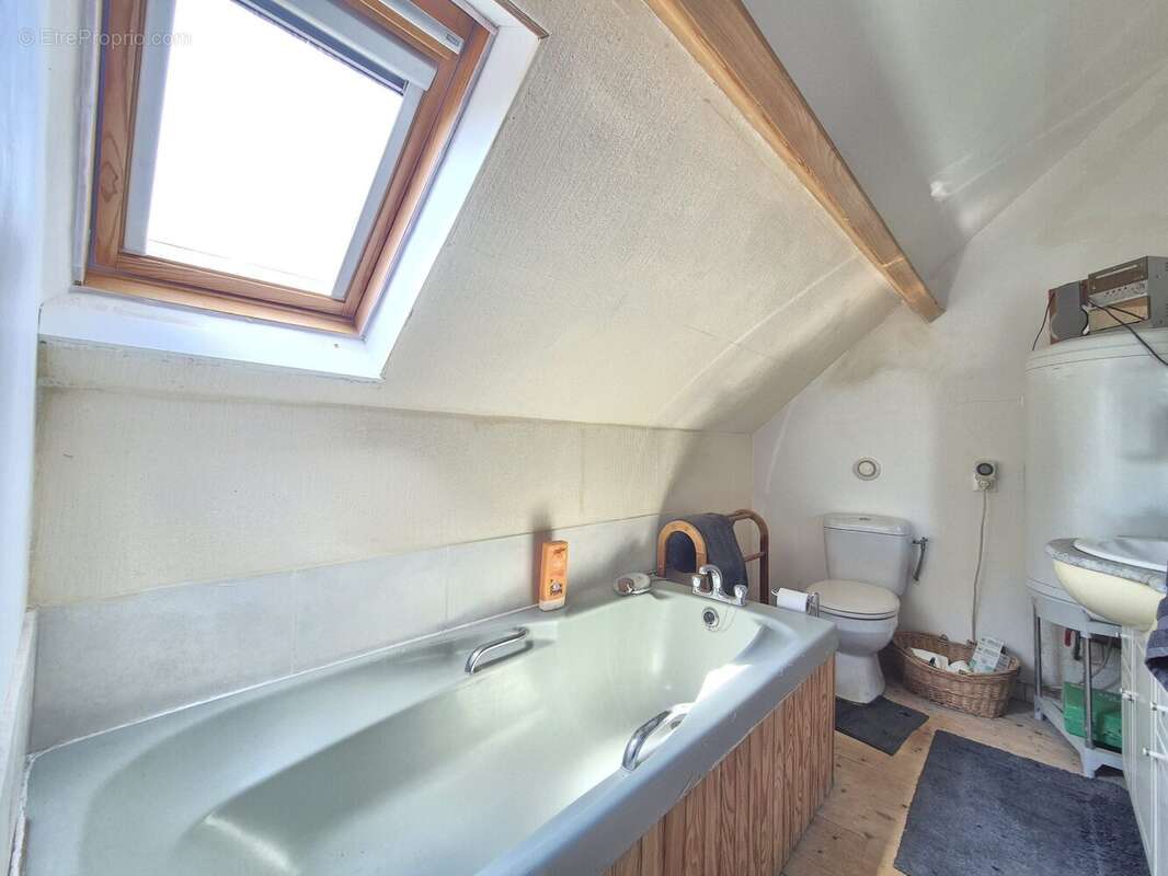 Maison à LA CHAPELLE-GLAIN