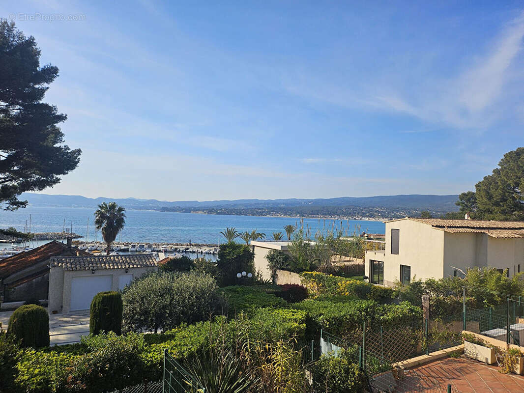 Appartement à SAINT-CYR-SUR-MER