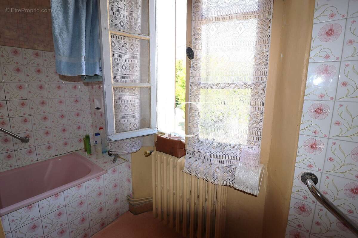 Maison de ville avec terrasse garage et dépendances - photo 7