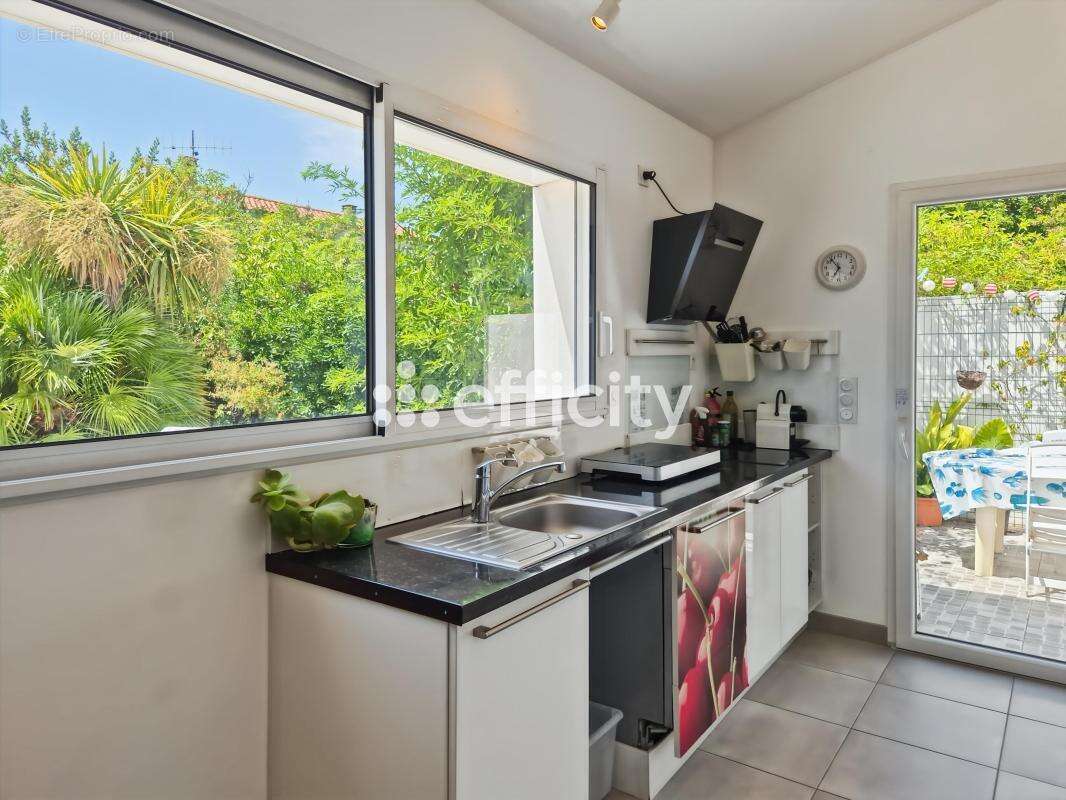 Maison 66 m² à Angoulins  - photo 4