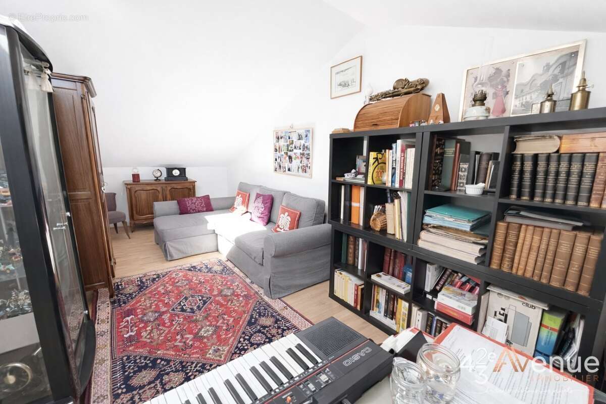 Appartement à SAINT-PRIEST-EN-JAREZ