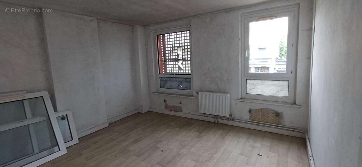 Maison à QUIEVRECHAIN