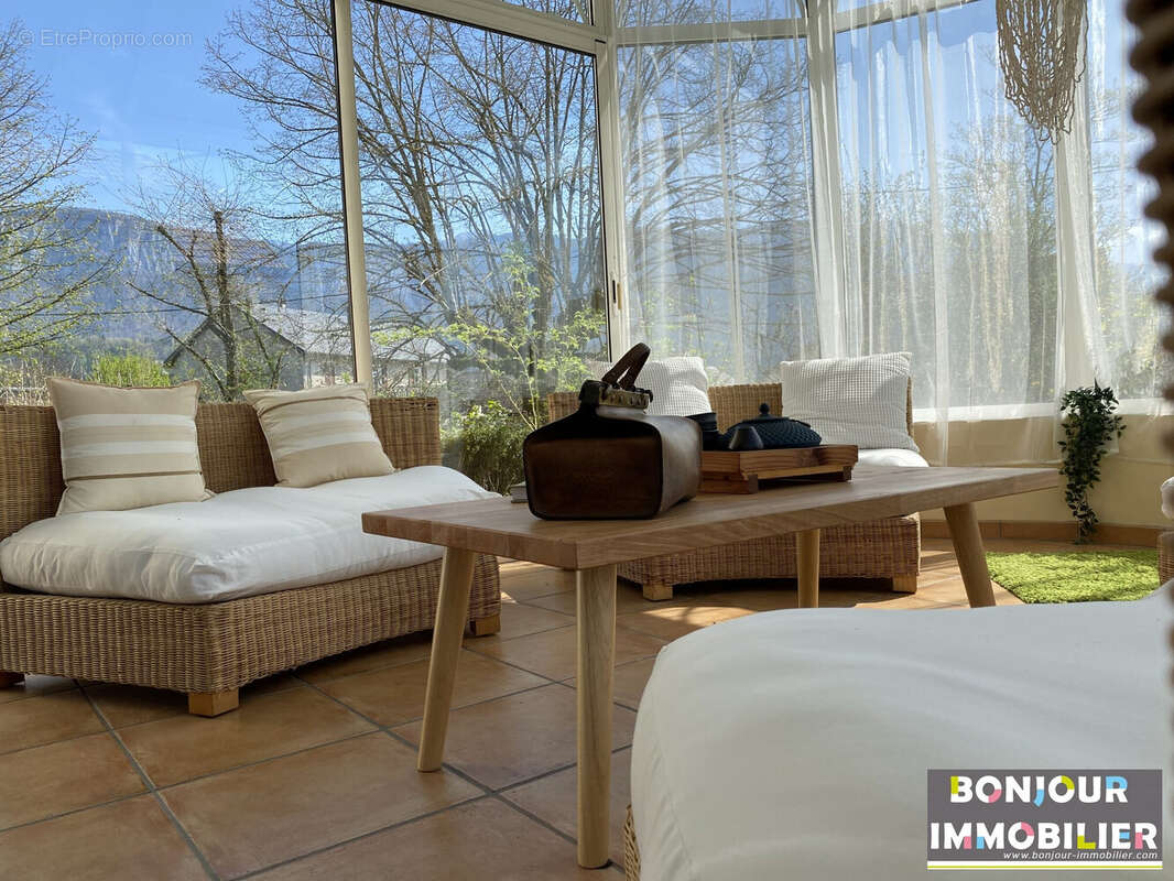 Maison à ENTRE-DEUX-GUIERS