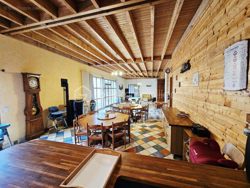 Maison à BESSE-ET-SAINT-ANASTAISE