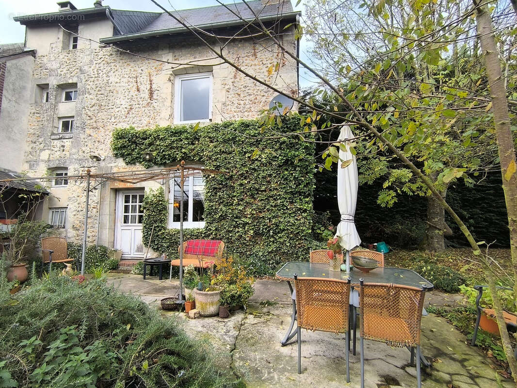Maison à REUX