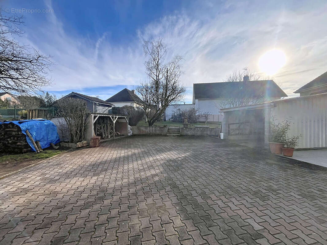 Maison à IS-SUR-TILLE