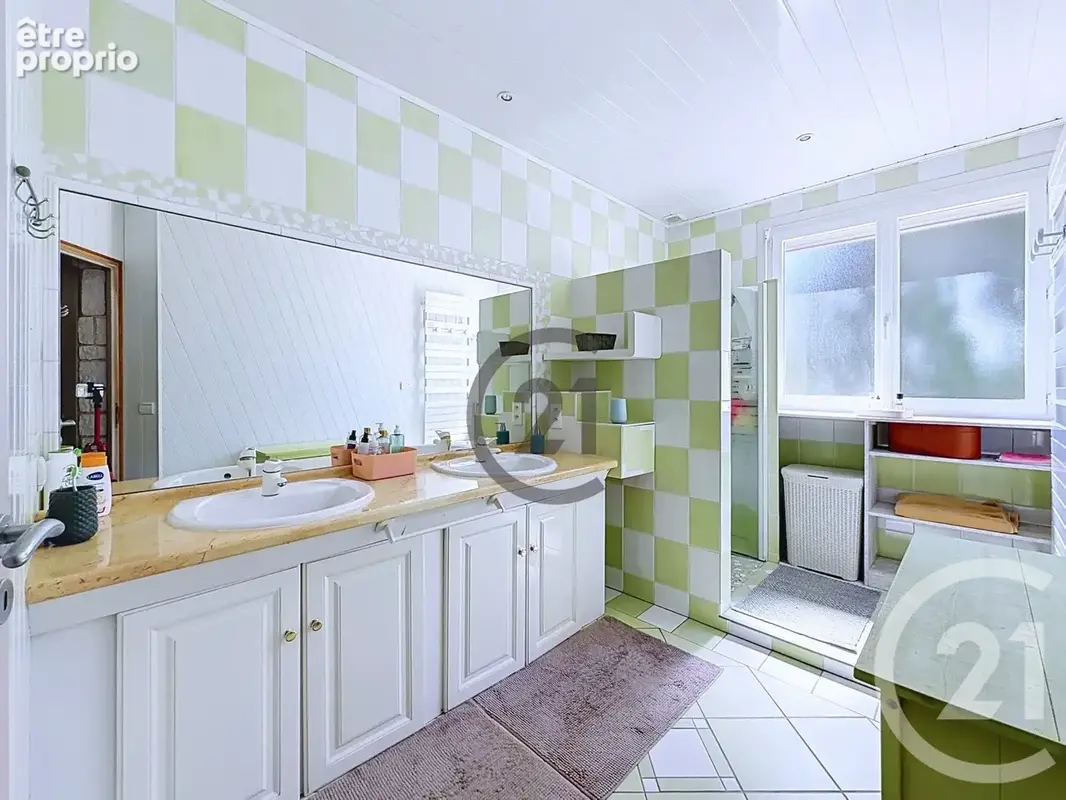 Maison 125 m² à Saint-Julien-Les-Villas  - photo 11