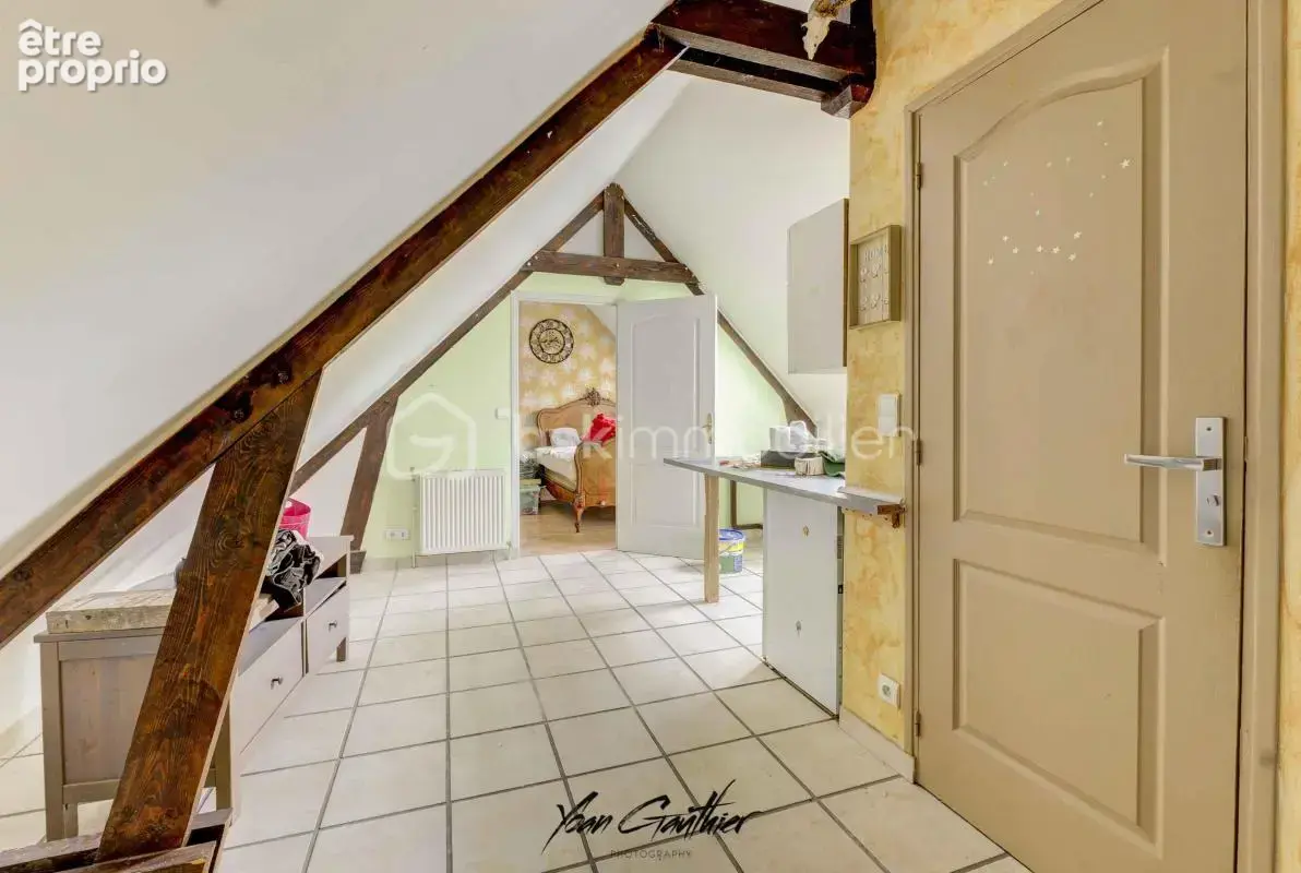 Maison ancienne pleine de potentiel avec garage double et studio aménagé - photo 13