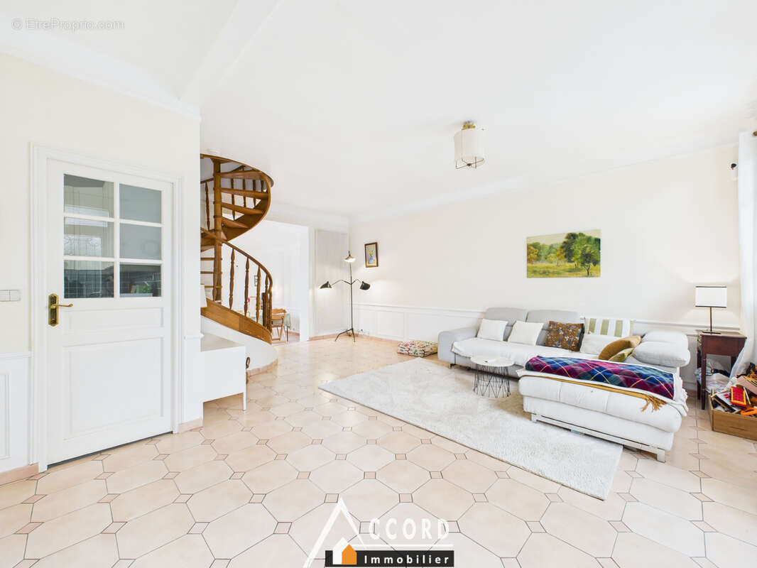 Maison à SARTROUVILLE