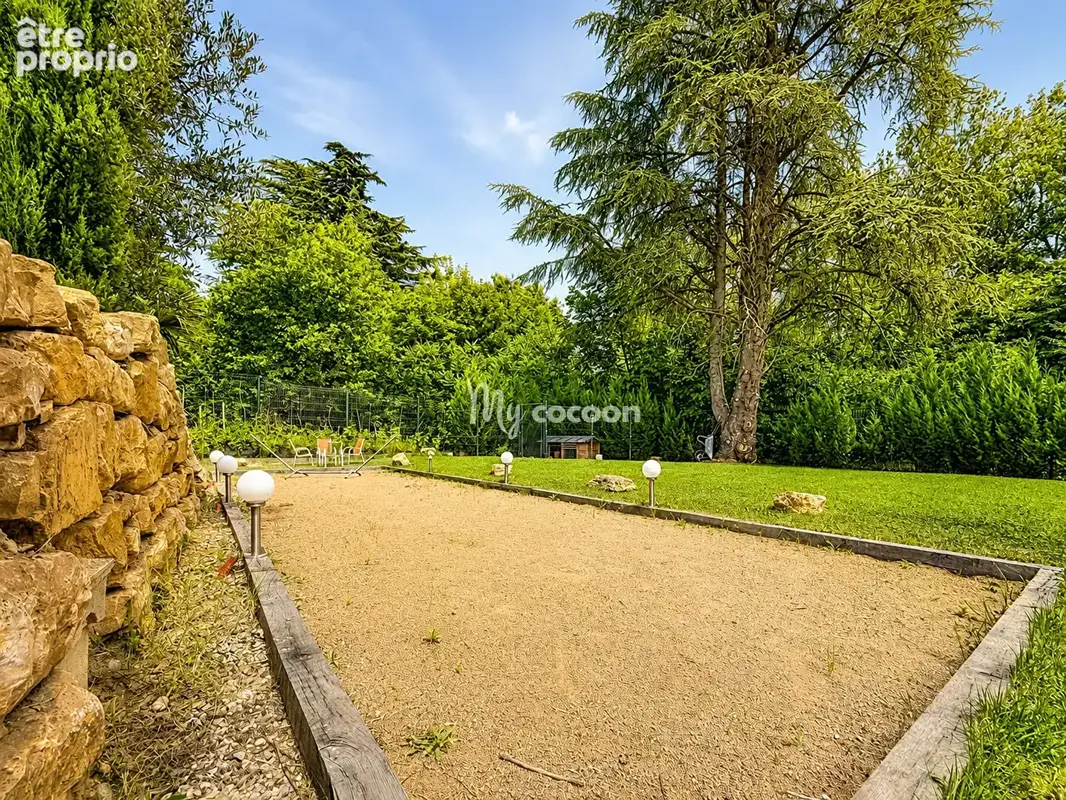 Collonges-au-Mont-d'Or - Maison T6 - 110 m² - Terrain - Piscine - photo 13