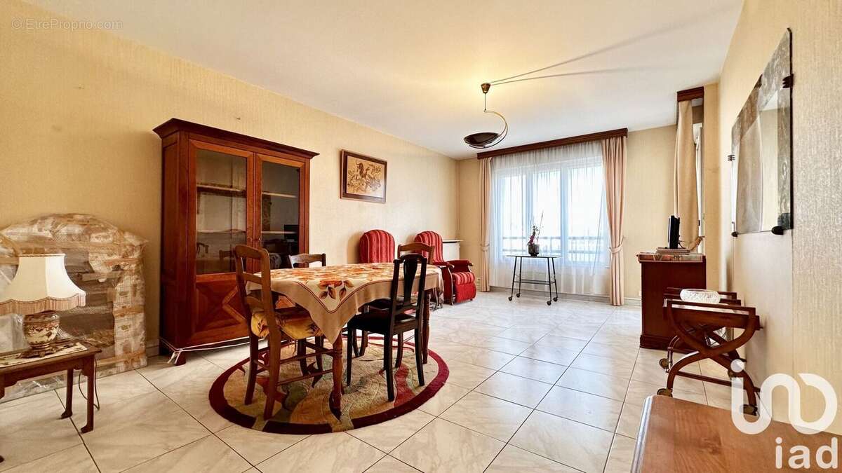 Photo 3 - Appartement à LE PLESSIS-TREVISE