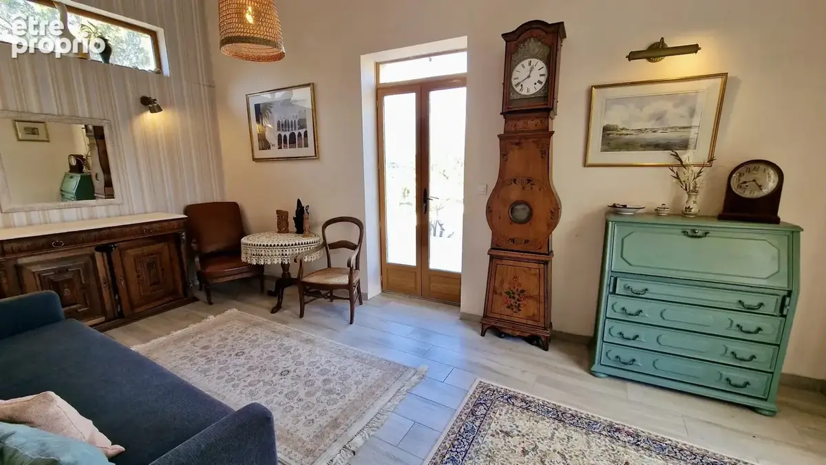 Belle Maison de 4 Chambres avec Piscine et Jardin sur tout le Pourtour - photo 10