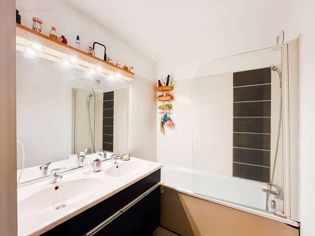  à vendre – t3 traversant avec double varangue – sainte-clotilde  - photo 11