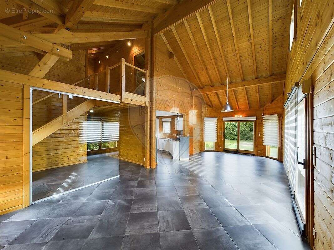 Maison à COSNES-ET-ROMAIN