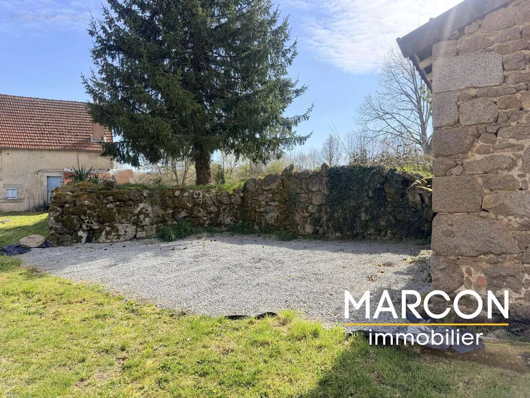 Maison à SAINTE-FEYRE