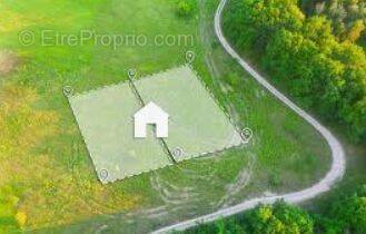 Terrain à PARENTIS-EN-BORN