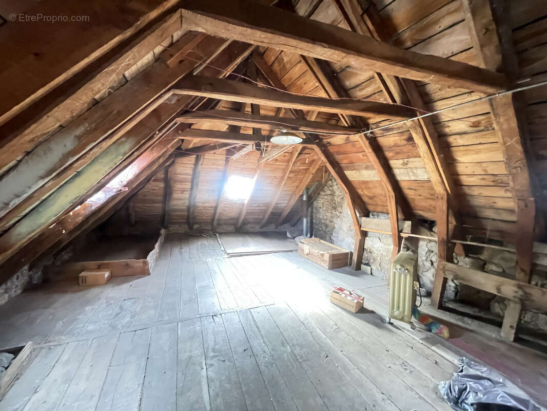 Maison à SAINT-PRIVAT