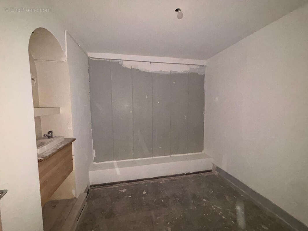 Commerce à MARSEILLE-1E